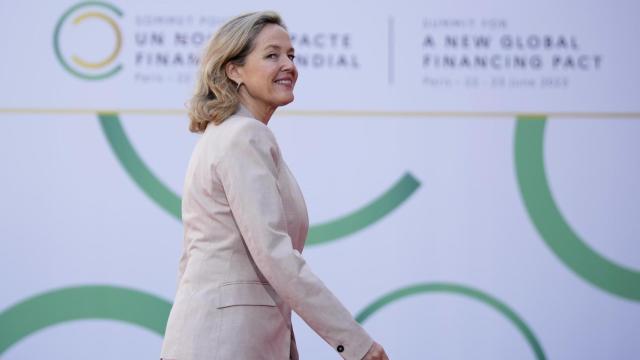 Nadia Calviño, vicepresidenta primera y ministra de Economía, a su llegada a la  cumbre para un nuevo pacto financiero mundial.