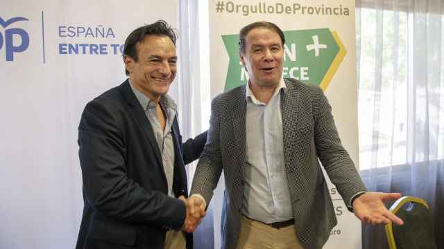 José Agustín González (PP) y Manuel Carlos Vallejo (Jaén Merece Más) tras el acuerdo alcanzado por el Partido Popular y la formación provincialista.