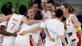 Las jugadoras españolas celebran el pase a la final del Eurobasket femenino.