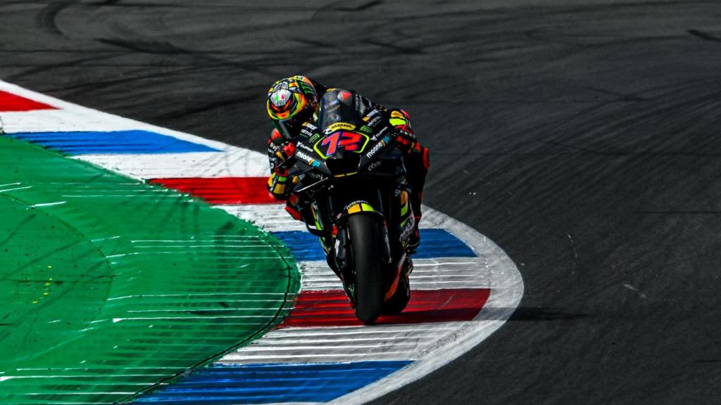 Marco Bezzecchi pilota su Ducati Desmosedici GP23, en el circuito de Assen.