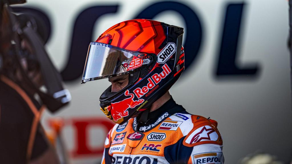 Marc Márquez, en el box del equipo Repsol Honda en el circuito de Assen.