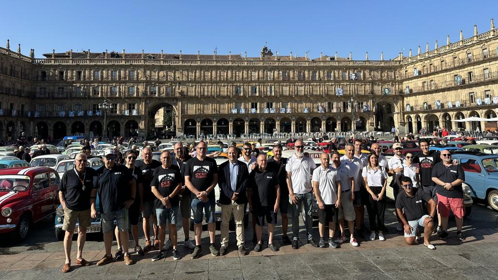 Seat 600 en la Plaza Mayor de Salamanca