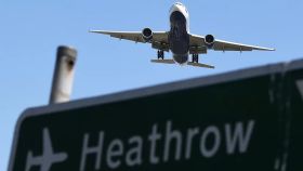 Un vuelo en el aeropuerto británico de Heathrow, en imagen de archivo.