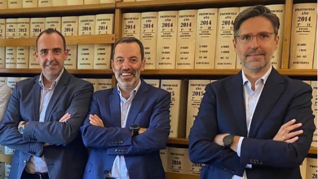 Ricardo Sáez (izq.), director general de SITRA, junto a Ruperto Unzué y Sergio Fernández, socios de Suma