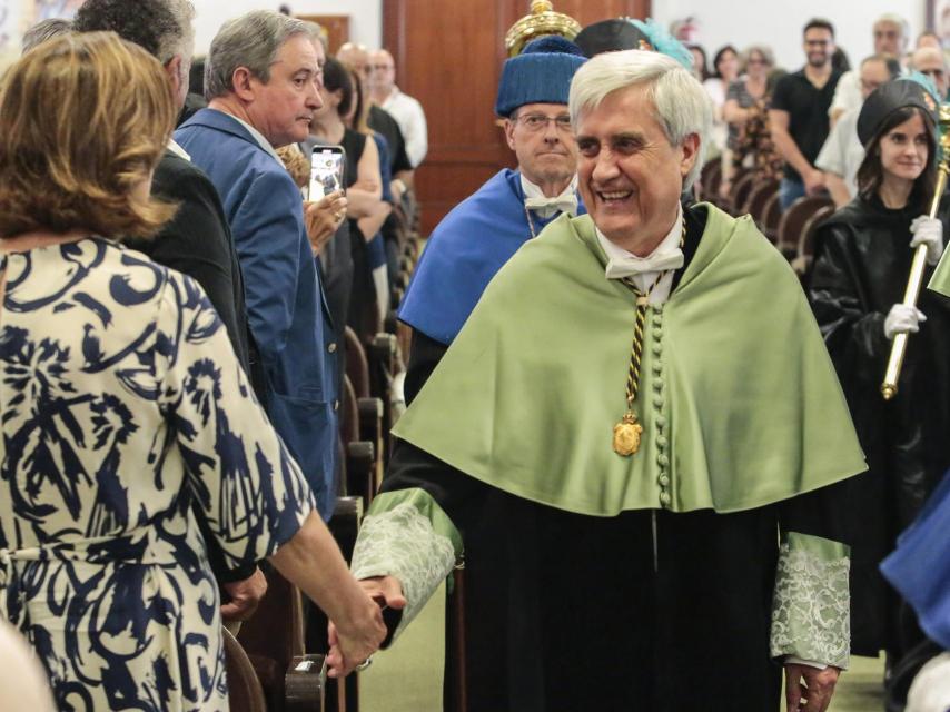 La Universidad de León acoge el acto de investidura de Juan José Badiola como doctor ‘honoris causa’, presidido por el rector Juan Francisco García Marín