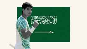 Carlos Alcaraz y la bandera de Arabia Saudí