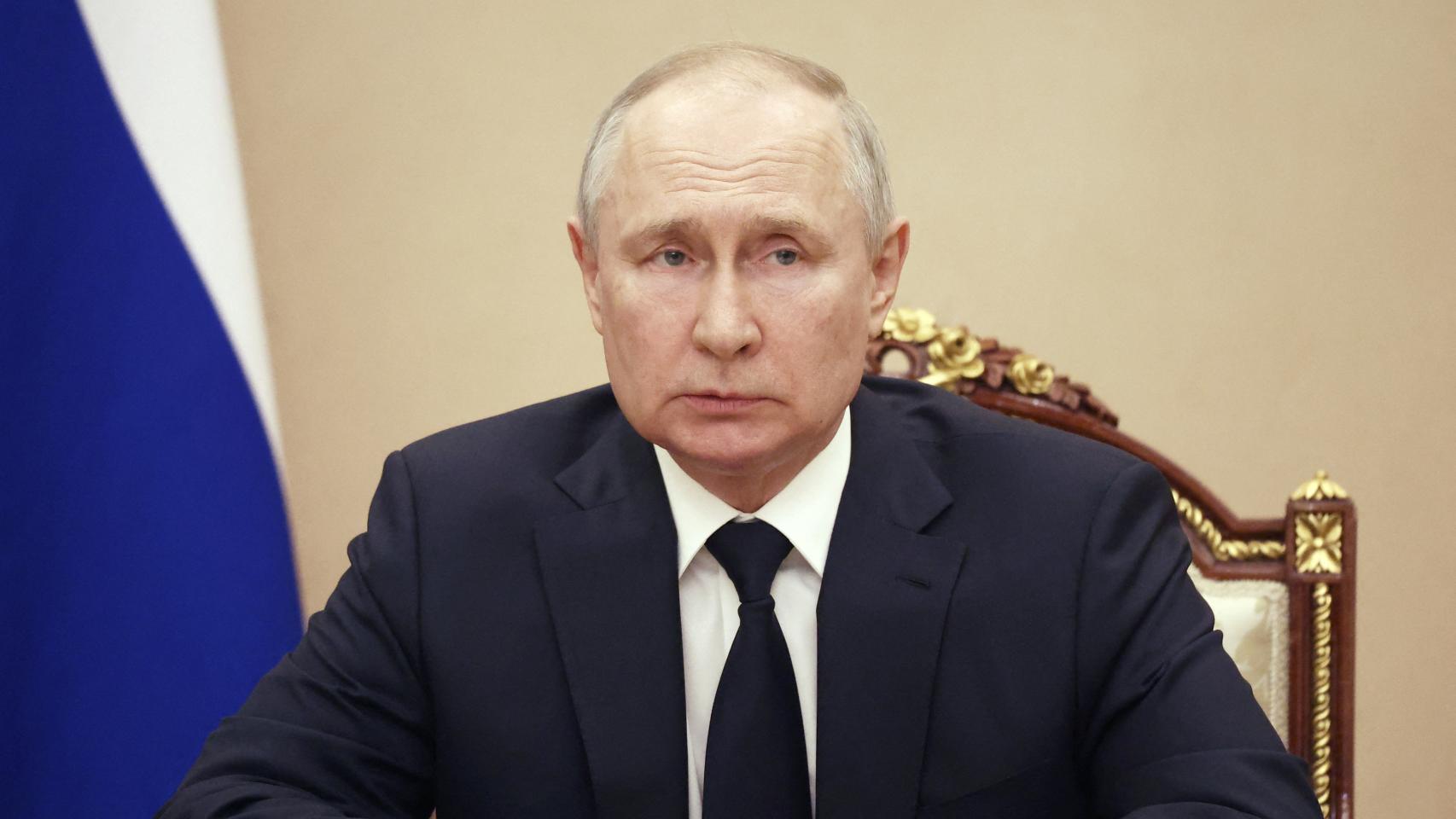 Putin celebra una reunión con los jefes de los servicios de inteligencia rusos, este lunes en Moscú.