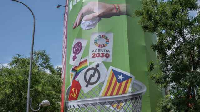 Imagen de la lona colocada por Vox en la calle Alcalá.
