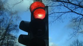 Imagen de archivo de un semáforo en rojo.