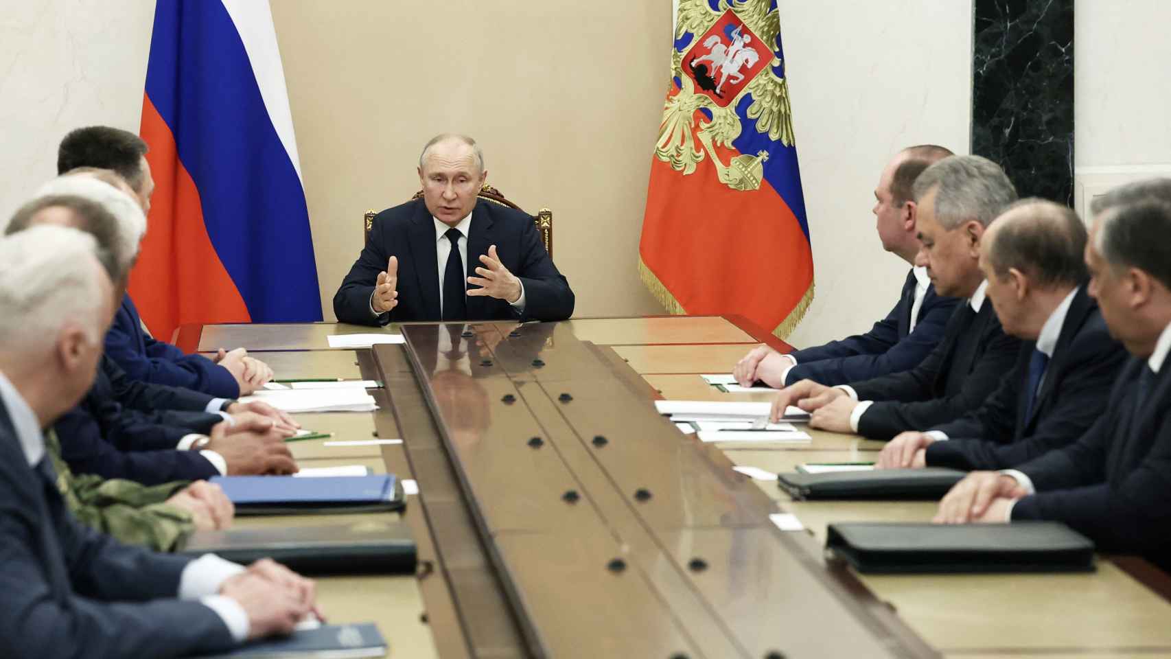 Vladímir Putin, reunido con los jefes de los servicios de seguridad rusos en Moscú, este lunes.