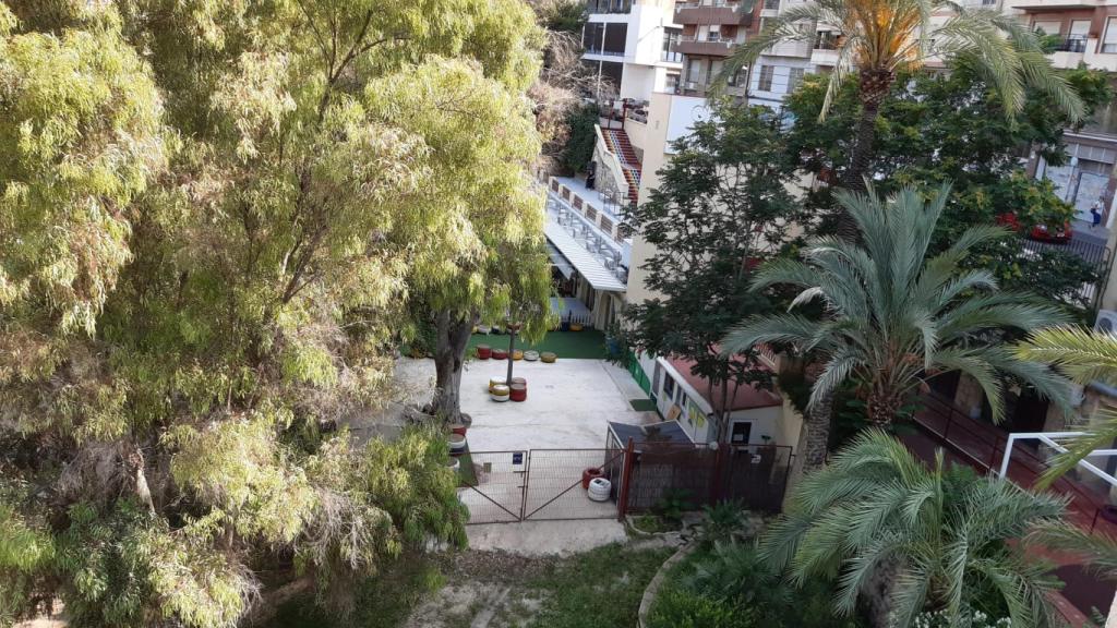 El centro de Salud Infantil desde el puente del Ayuntamiento.