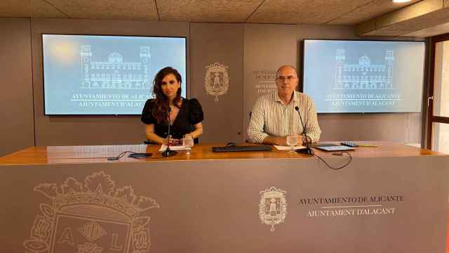 Manuel Villar y Ana Poquet, portavoz y adjunta en la rueda de prensa tras la Junta de Gobierno