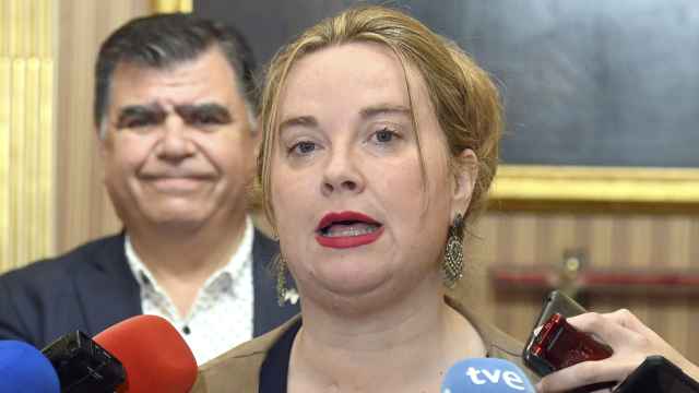 La alcaldesa de Burgos, Cristina Ayala, durante una intervención ante los medios.