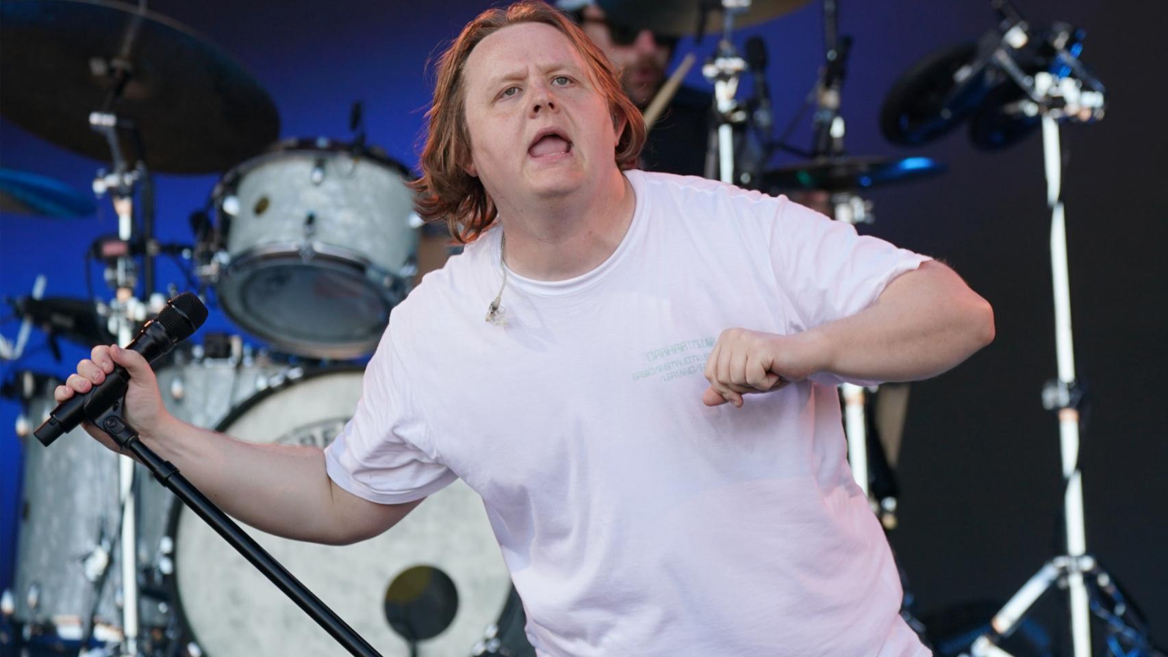 Lewis Capaldi actúa en el Pyramid Stage, en el Festival de Glastonbury.