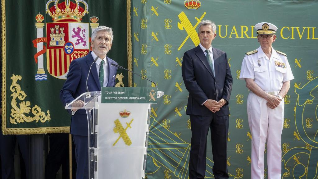 El ministro del Interior, el nuevo director de la Guardia Civil, Leonardo Marcos, y el Jefe del Estado Mayor de la Defensa, almirante Teodoro López Calderón.