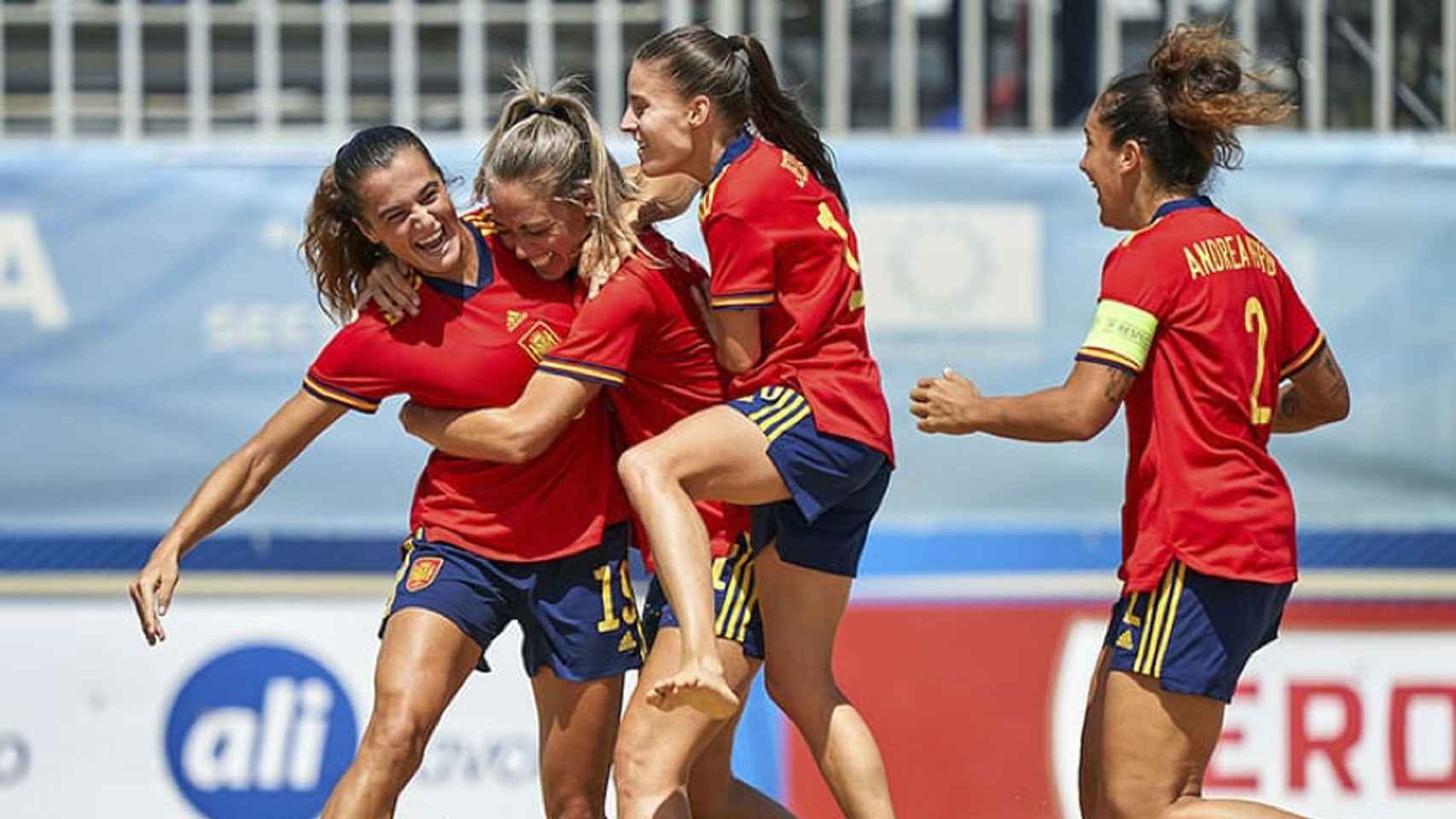 La Selección española femenina de fútbol playa, la número 1 - (RFEF)