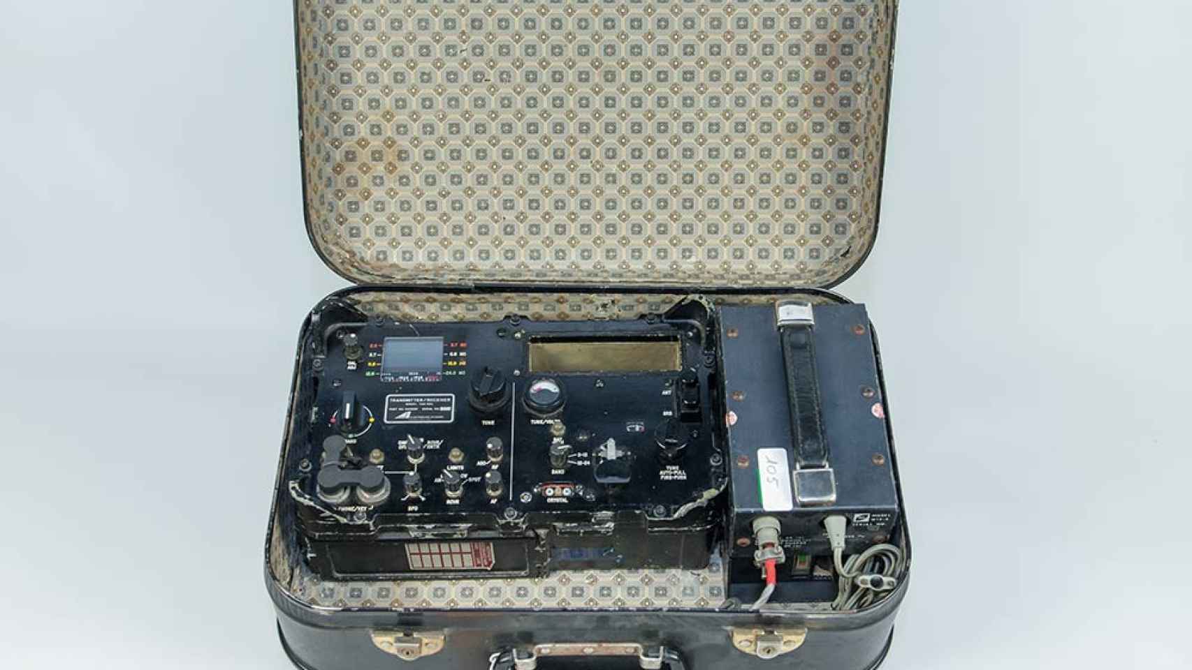 Equipo de radio utilizado por agentes de la CIA en la Guerra Fría