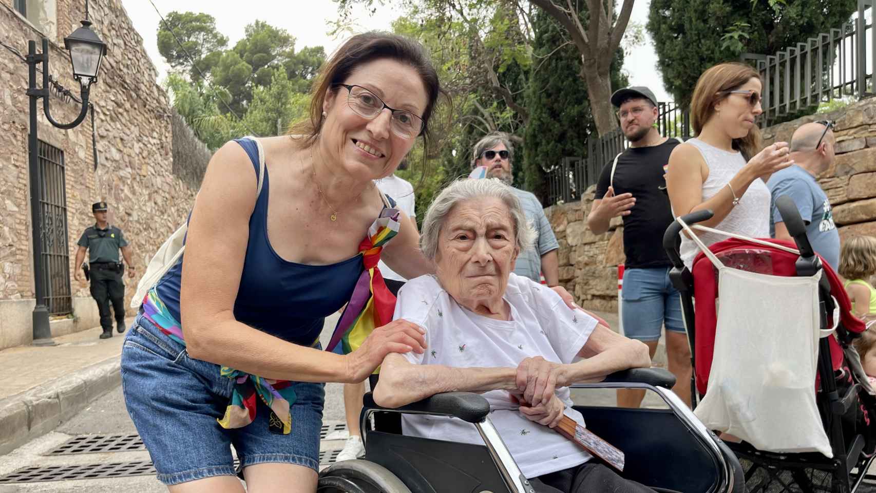 Adela, de 96 años, y su hija María José.