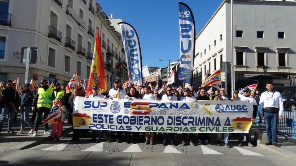 Manifestación convocada por la AUGC y el SUP.