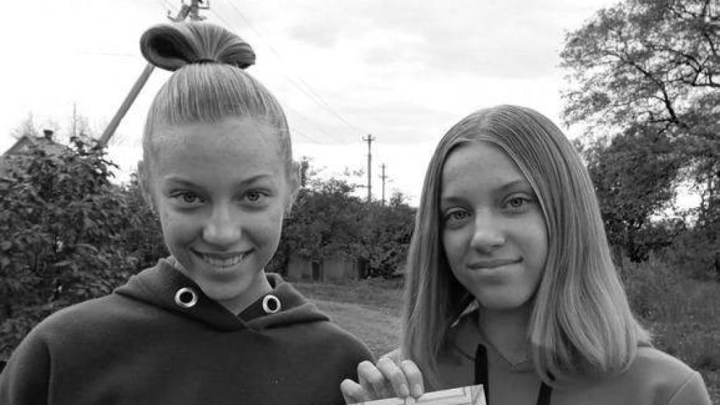 Yulia y Anna, las gemelas de 14 años muertas en el ataque ruso contra una pizzería en Kramatorsk