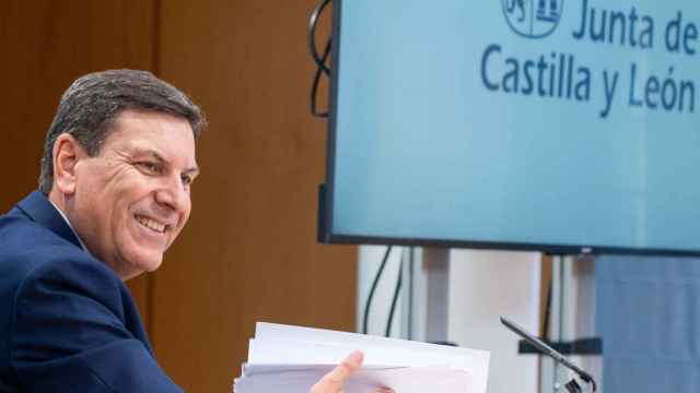 El consejero de Economía y Hacienda y portavoz de la Junta de Castilla y León, Carlos Fernández Carriedo, comparece en rueda de prensa posterior al Consejo de Gobierno