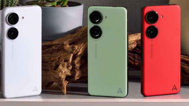 Nuevo ASUS Zenfone 10 en las opciones de color disponibles en España