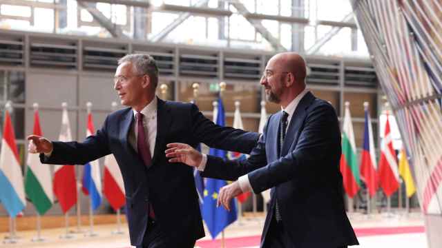 El secretario general de la OTAN, Jens Stoltenberg, y el presidente del Consejo Europeo, Charles Michel, este jueves en la cumbre de Bruselas