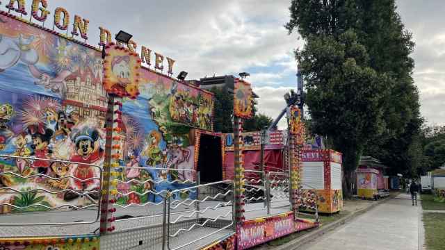 Imagen de esta mañana de una de las atracciones instaladas en la avenida.