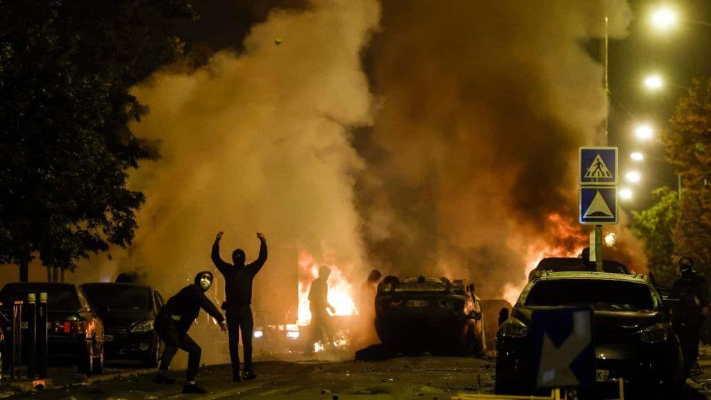 Disturbios en Francia tras la muerte de Nahel, el joven de 17 años abatido por la Policía.