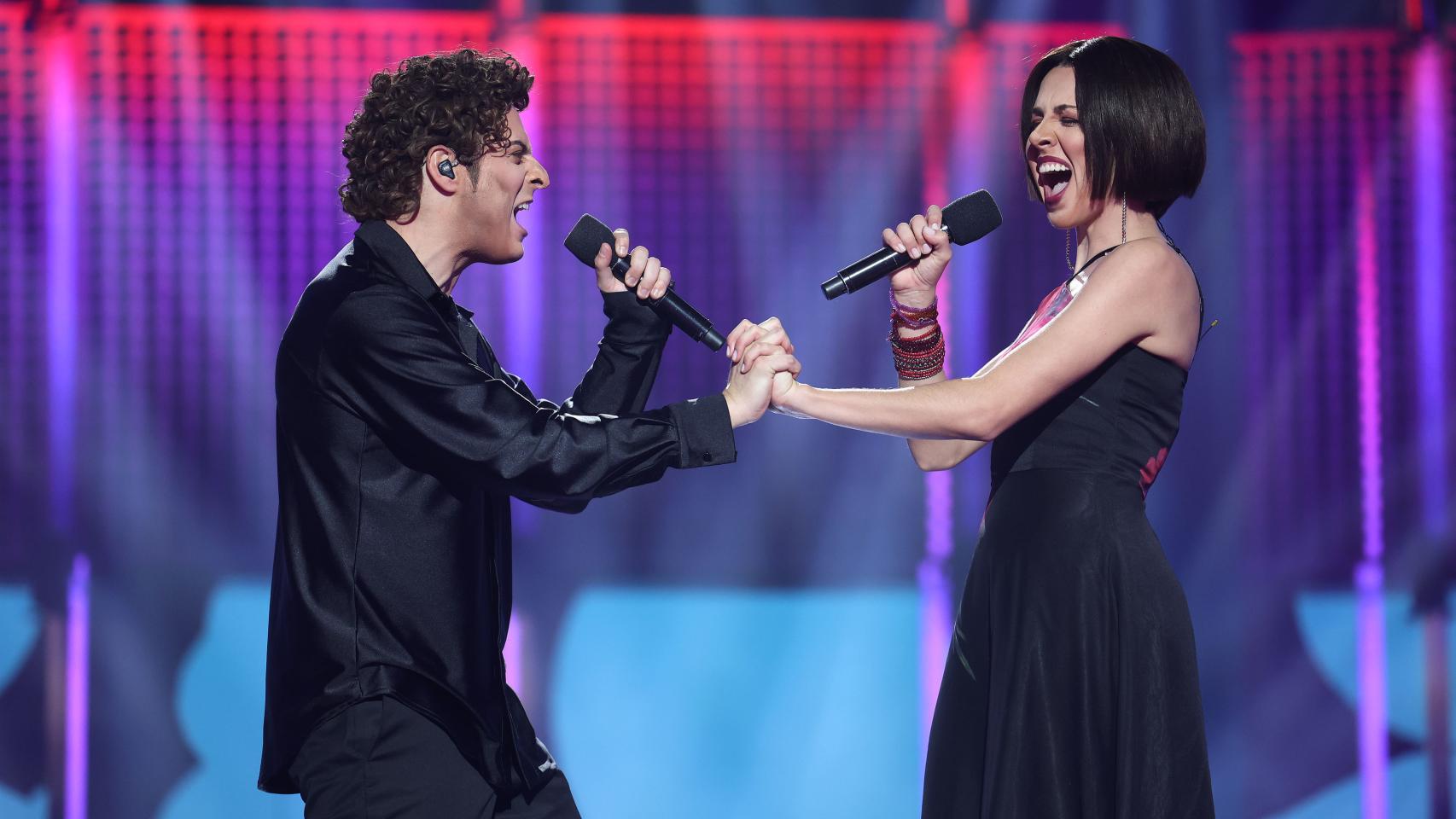 Andrea Guasch y Rubén Tajuelo 'Rosco' interpretan 'Escondidos' de Chenoa y Bisbal en 'OT'.