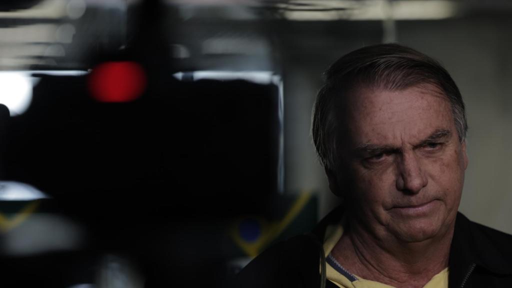 El expresidente de Brasil, Jair Bolsonaro, llega este jueves al aeropuerto de Río de Janeiro.