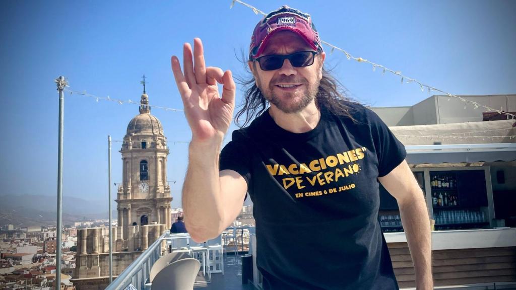 Santiago Segura con la catedral de fondo.