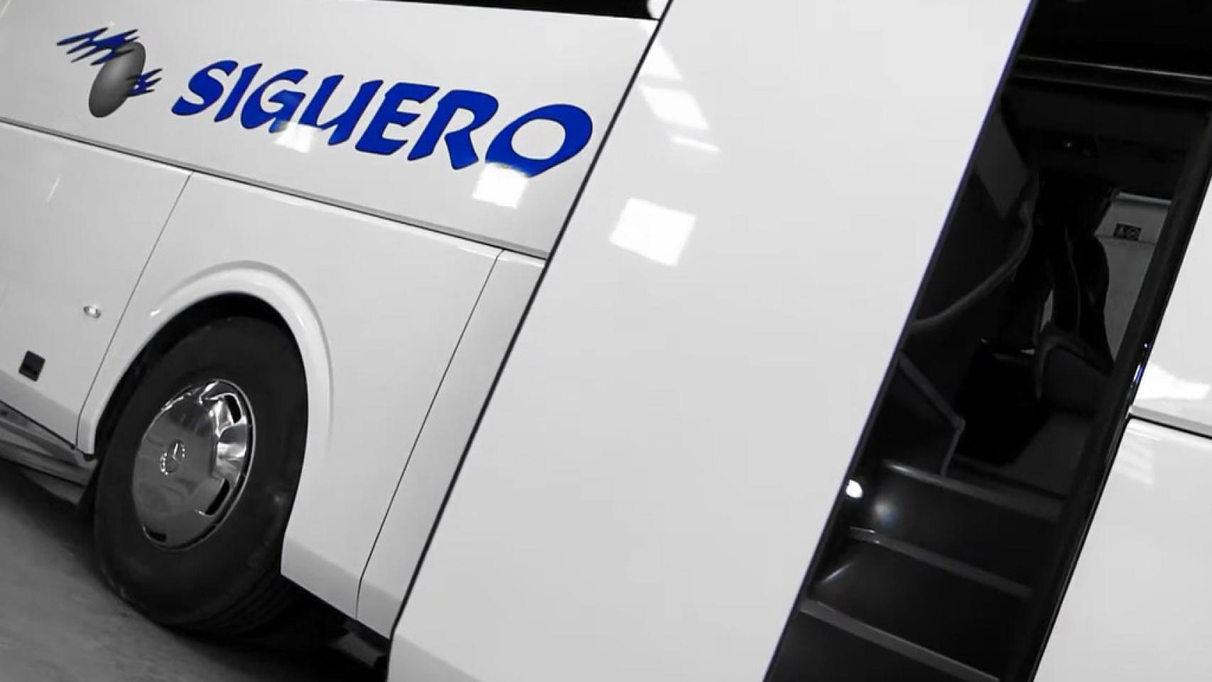 Un autocar de Siguero