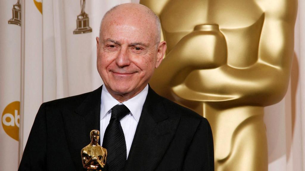 Alan Arkin en 2007, con su Óscar a mejor actor de reparto por 'Pequeña Miss Sunshine'. Foto: Reuters/Mike Blake