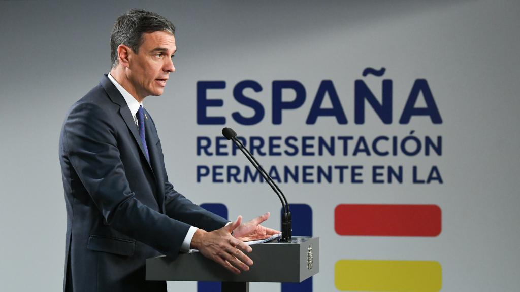 El presidente del Gobierno, Pedro Sánchez, durante su rueda de prensa de este viernes en Bruselas