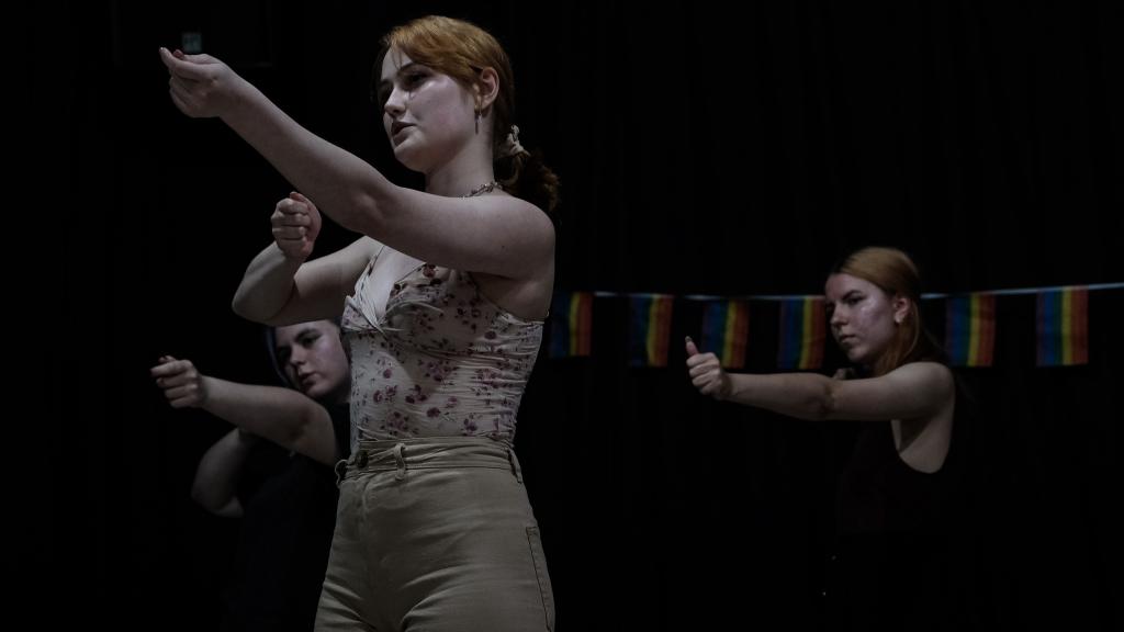 Una de las performance que se realizaron en Járkov, a puerta cerrada, coincidiendo con el Día del Orgullo.