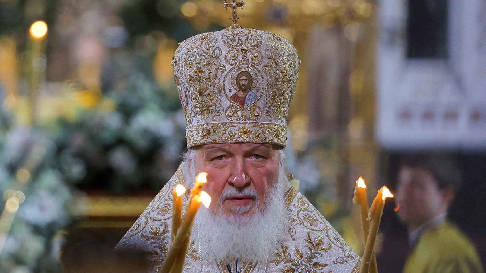 El patriarca Cirilo, durante el oficio de la misa navideña en la Catedral del Cristo Salvador de Moscú.
