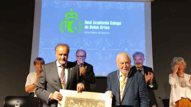 Acto de ingreso de Román Pereiro en la Real Academia Galega de Belas Artes, celebrado en Vigo.