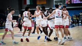 La selección española sub19 celebra el Mundial.