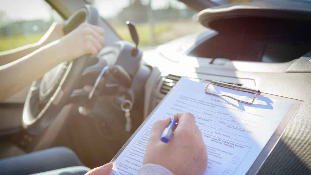 Estas son las 10 preguntas que más se fallan en el carnet de conducir: ¿lo aprobarías?