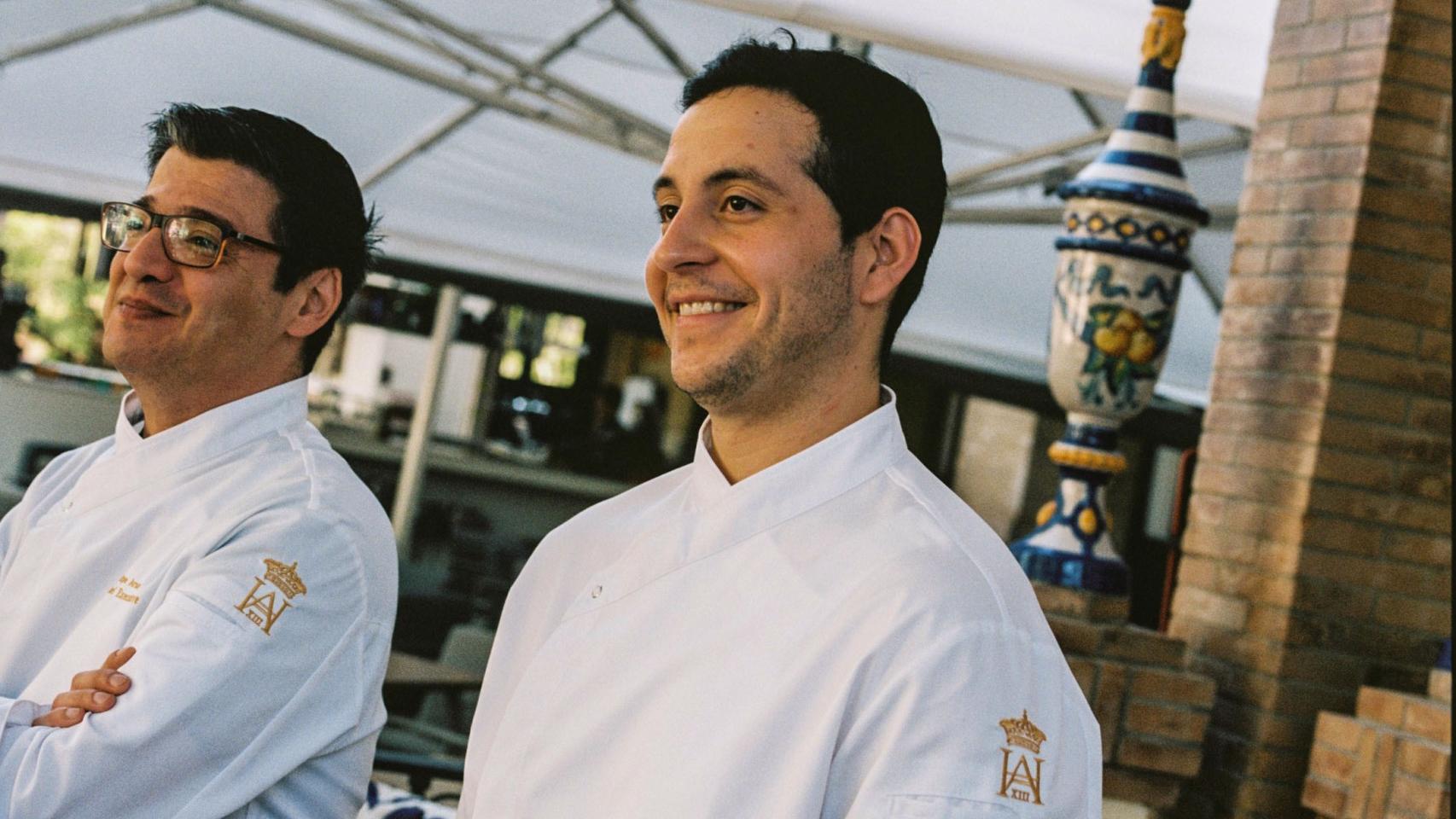 El nuevo chef ejecutivo del hotel, Felipe Arango, y el cocinero Antonio Carrillo Ramírez.