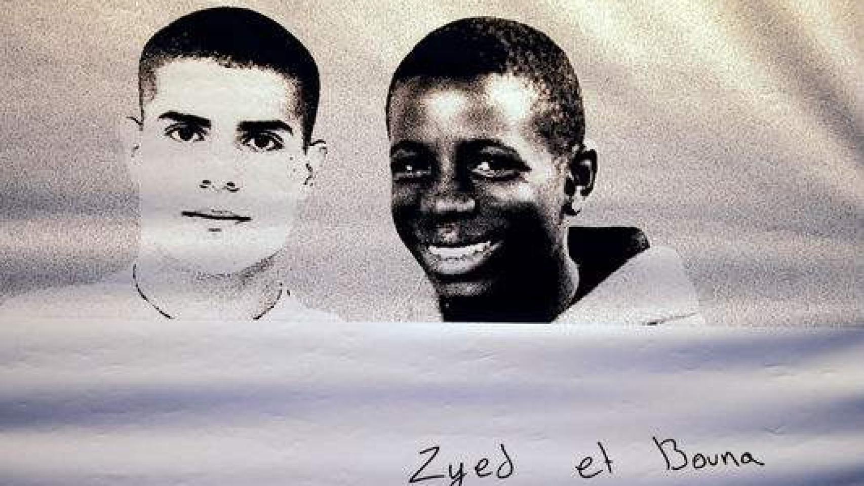 Póster con las caras de Zyed Benna y Bouna Traoré, los jóvenes muertos en 2005.