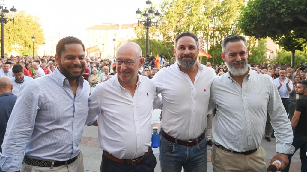 Abascal, con los candidatos de Vox en Burgos