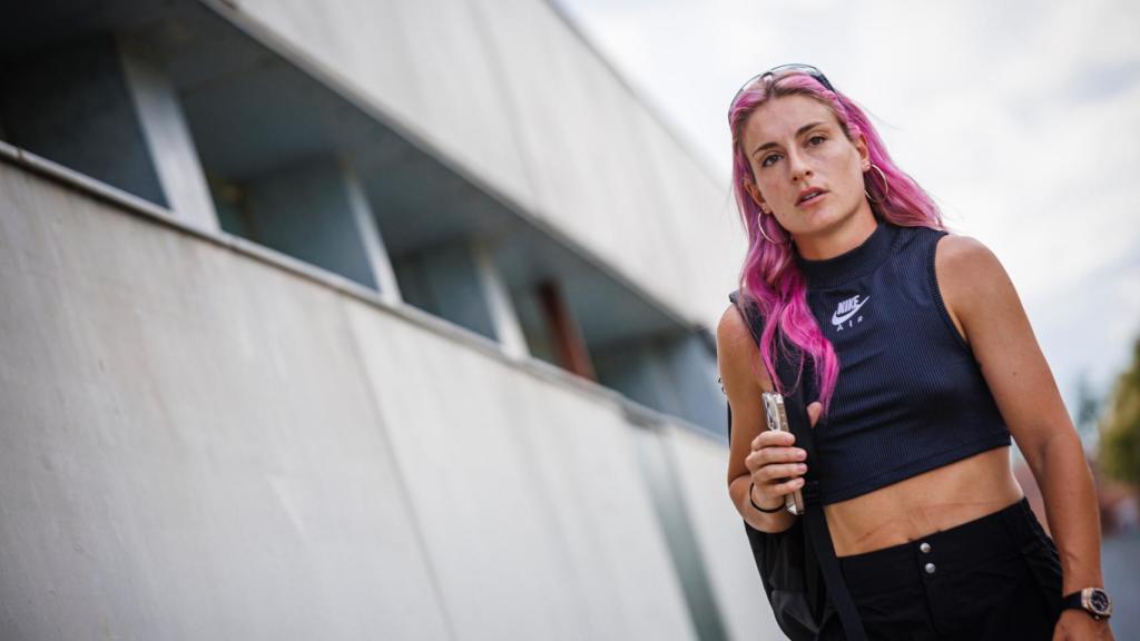 Alexia Putellas, con el pelo rosa durante la concentración de la selección española de fútbol femenino