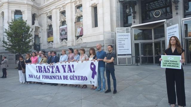 Una imagen del minuto de silencio en Cibeles por el asesinato machista de Vanesa, que sucedió en Móstoles el pasado miércoles