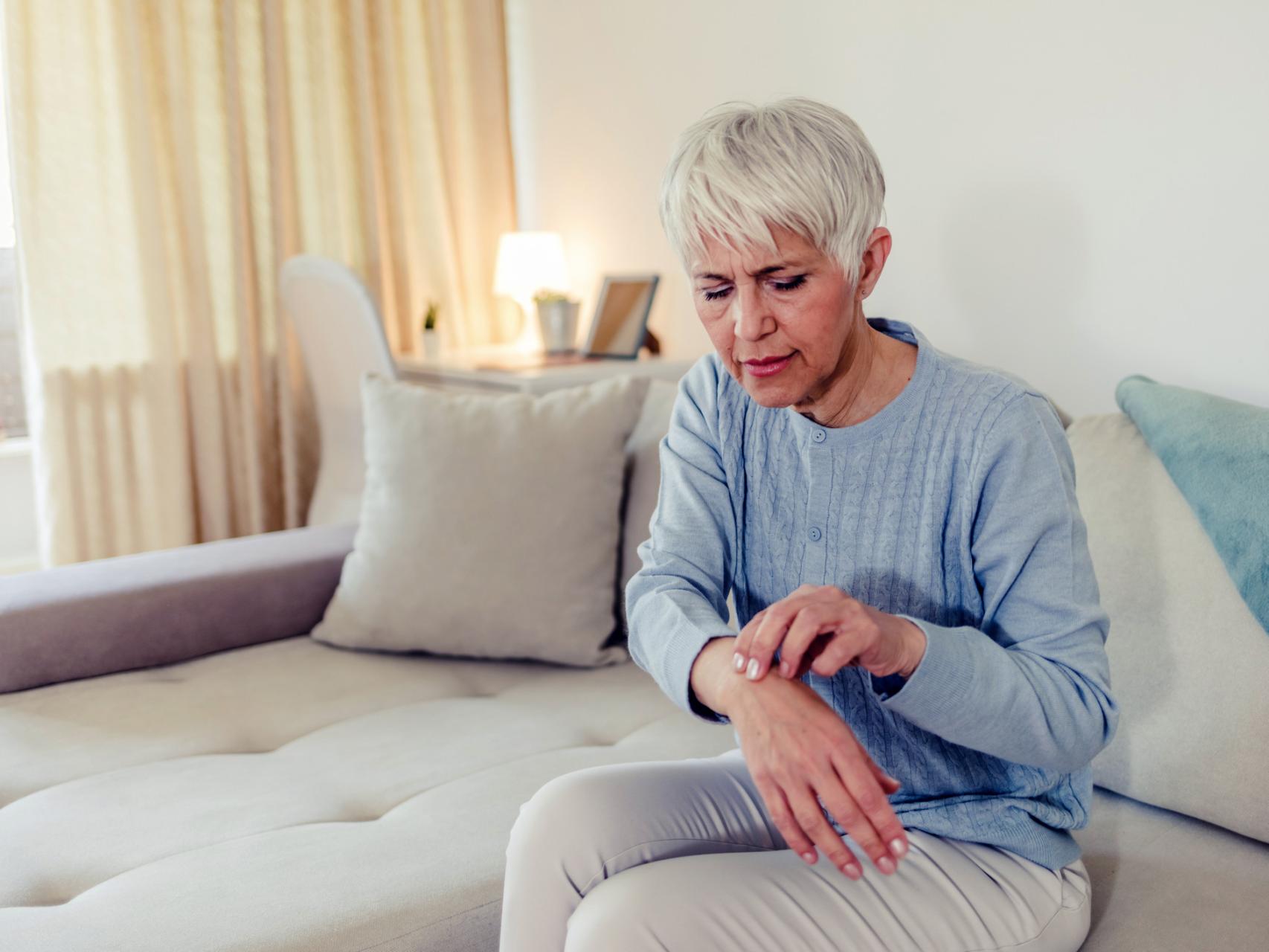 Osteoporosis durante la menopausia: estos son los factores de riesgo que  debes vigilar