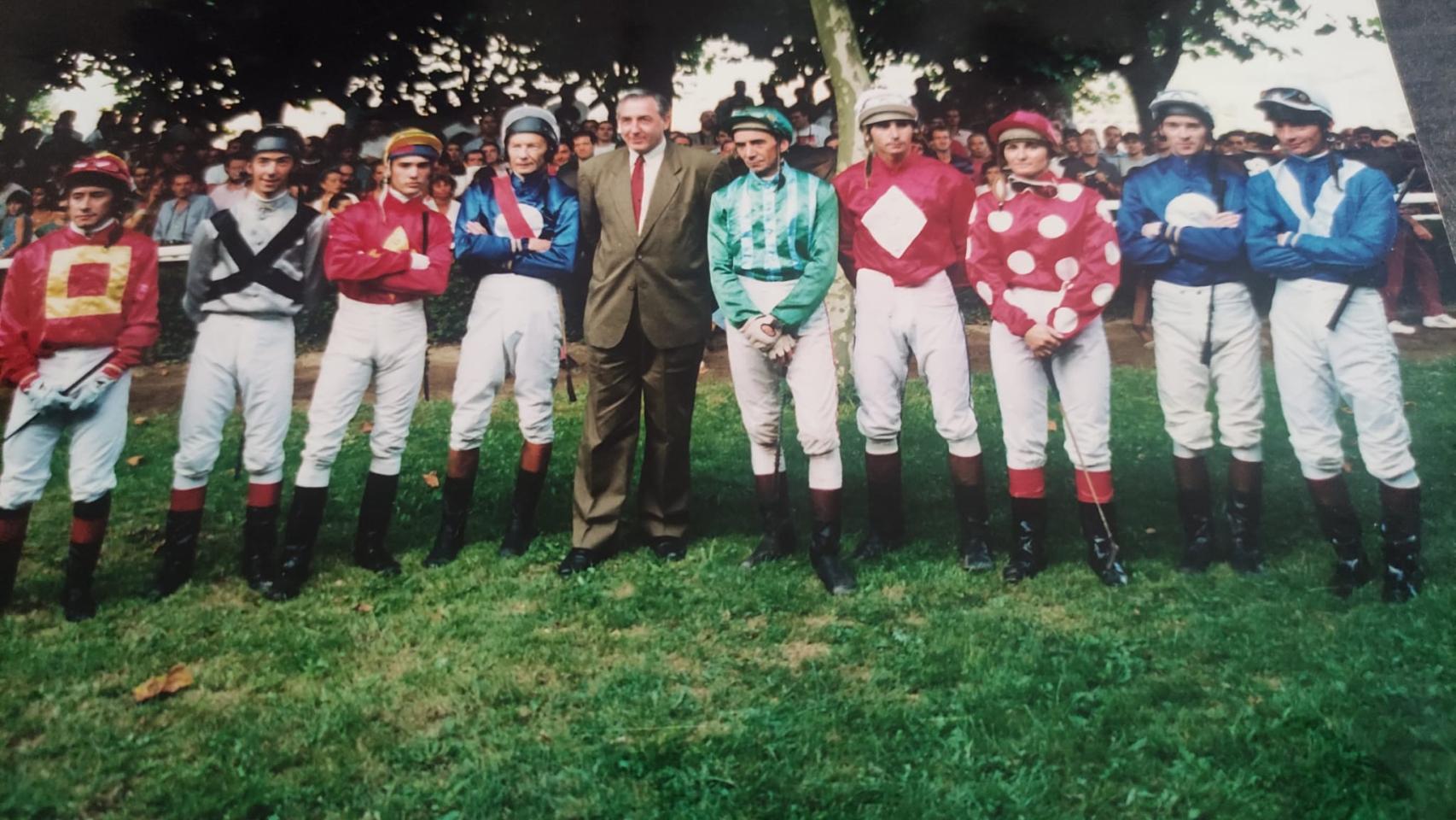 Conchita Mínguez, la primera mujer jockey en España: 