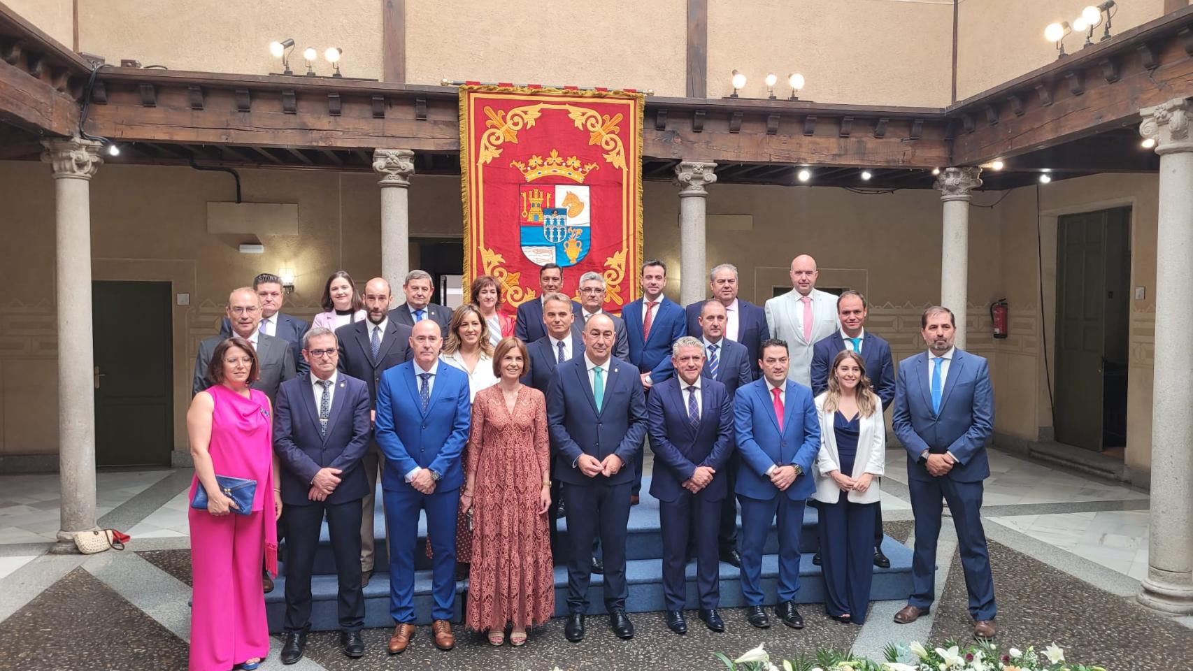 Constitución de la Diputación de Segovia con De Vicente como presidente