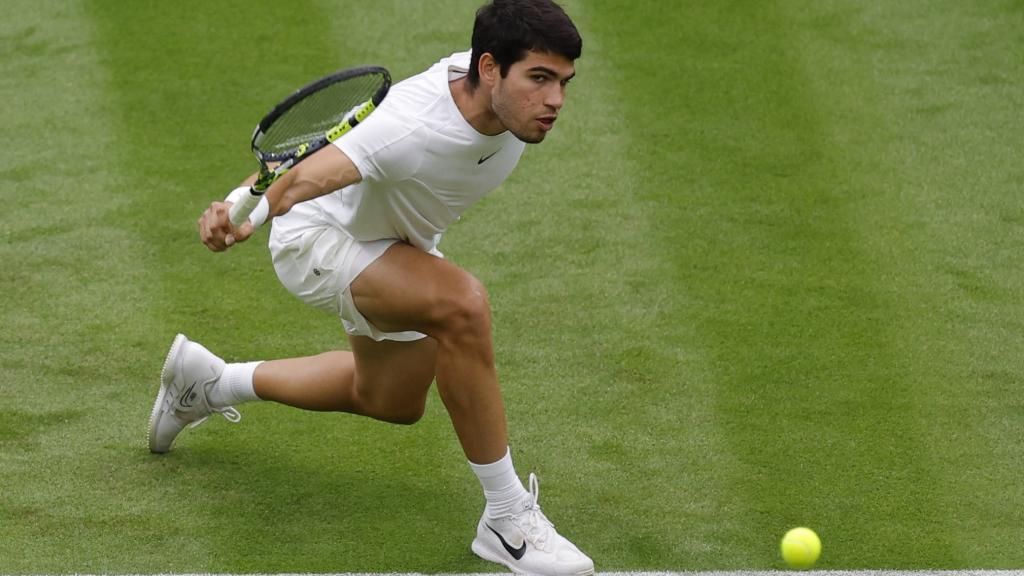 Alcaraz, durante su estreno en Wimbledon.