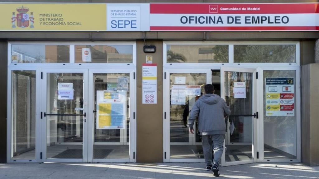 Un paciente recuperado de COVID-19 hace rehabilitación en el Pabellón Salut Vall d’Hebron